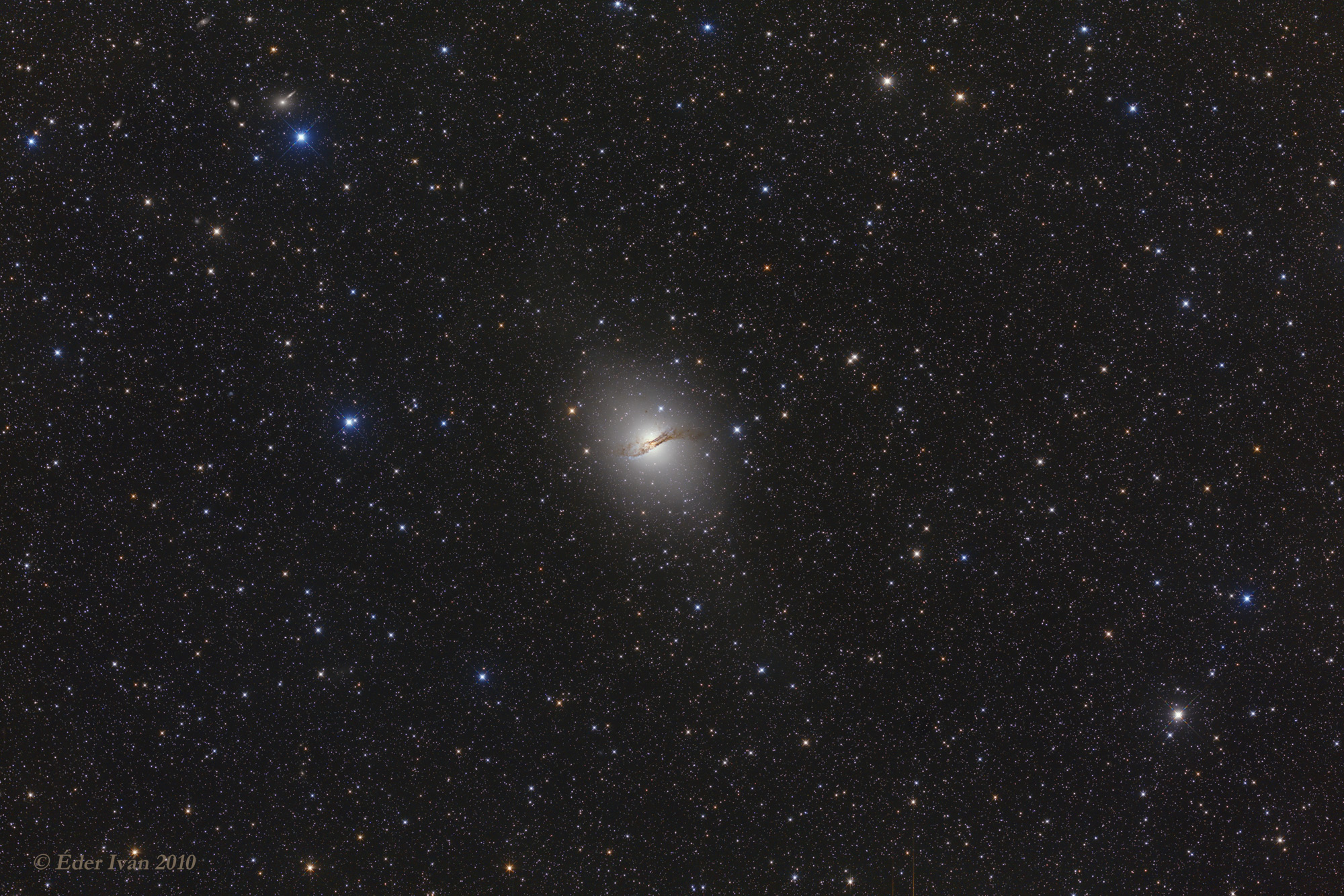 A Centaurus A (NGC 5128) rádiógalaxis
