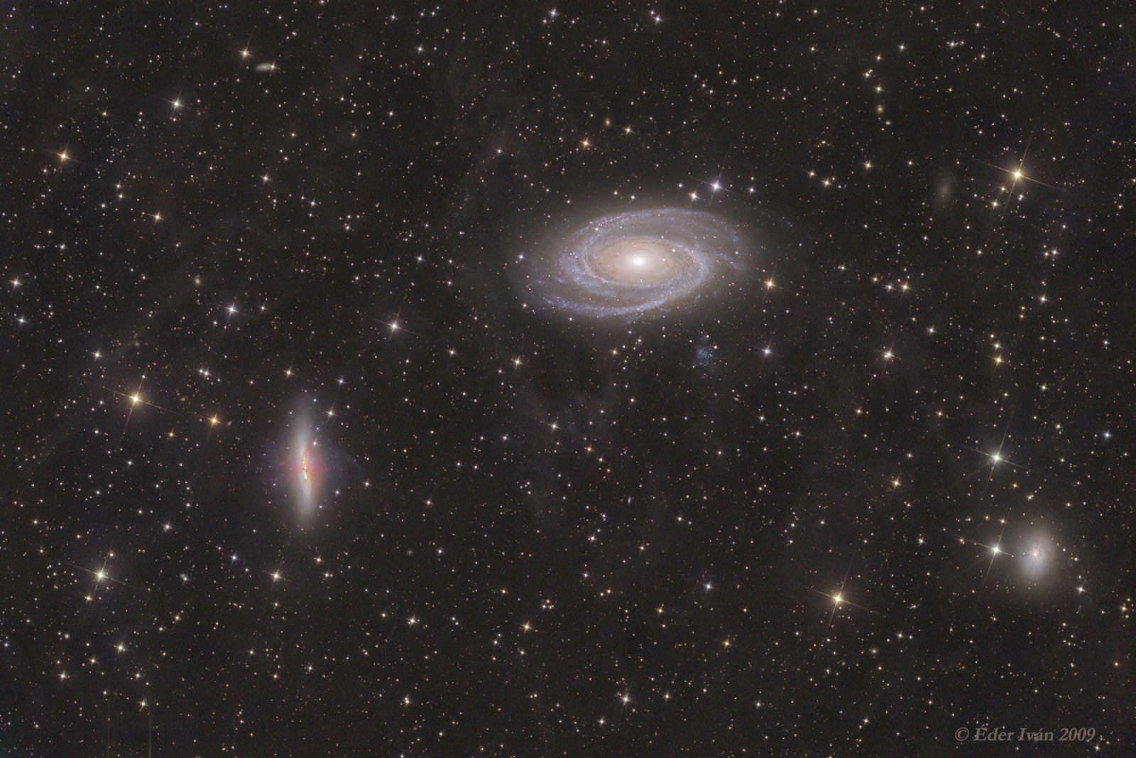 Az M 81, M 82, NGC 3077 galaxisok  és a Fluxusköd