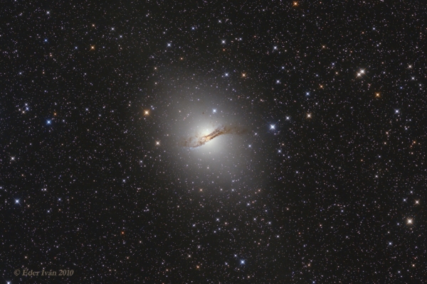 A Centaurus A (NGC 5128) rádiógalaxis