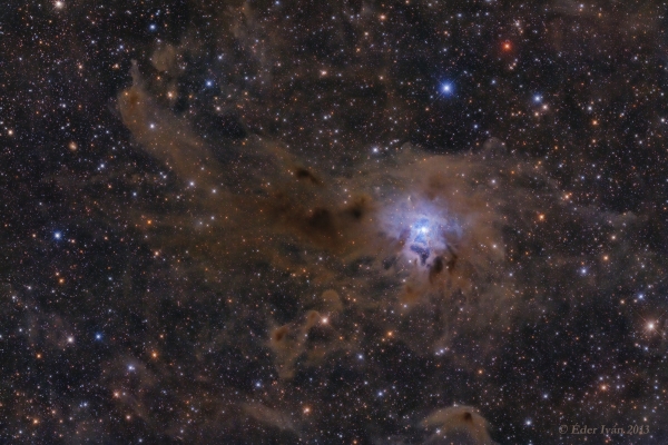 Az Írisz-köd (NGC 7023) és a környező sötétködök